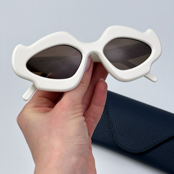 Loewe Men BRAND NEW Sunglasses LW40109U 21E CURVY Shiny Ivory Brown Geometric - Picture 1 of 12